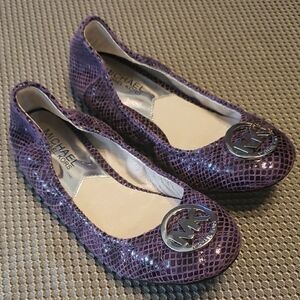 Michael Kors Size 5 Purple Snakeskin Flats with Medallion
